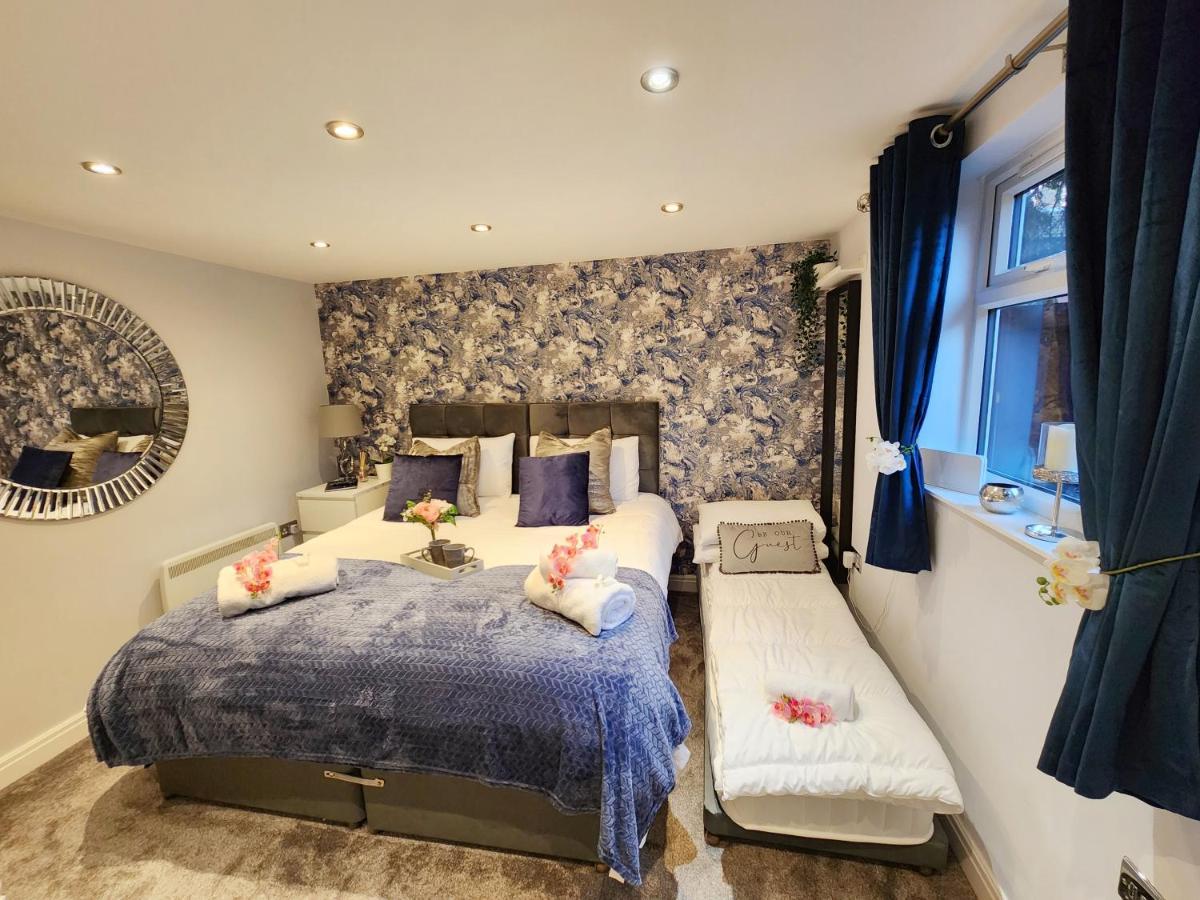 Studio Apartment The Den Colnbrook Exterior photo